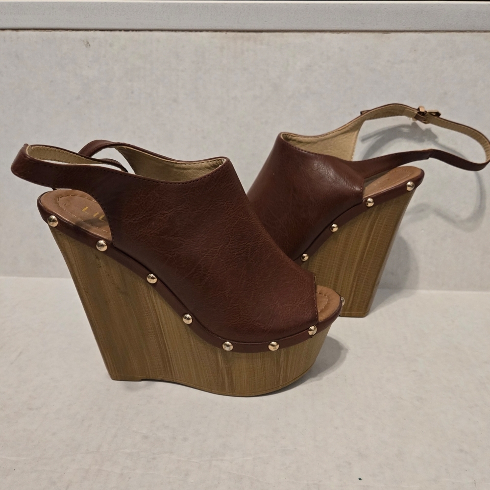 LILIANA - BROWN WOOD/LEATHER PEEP TOE WEDGE SANDALS
